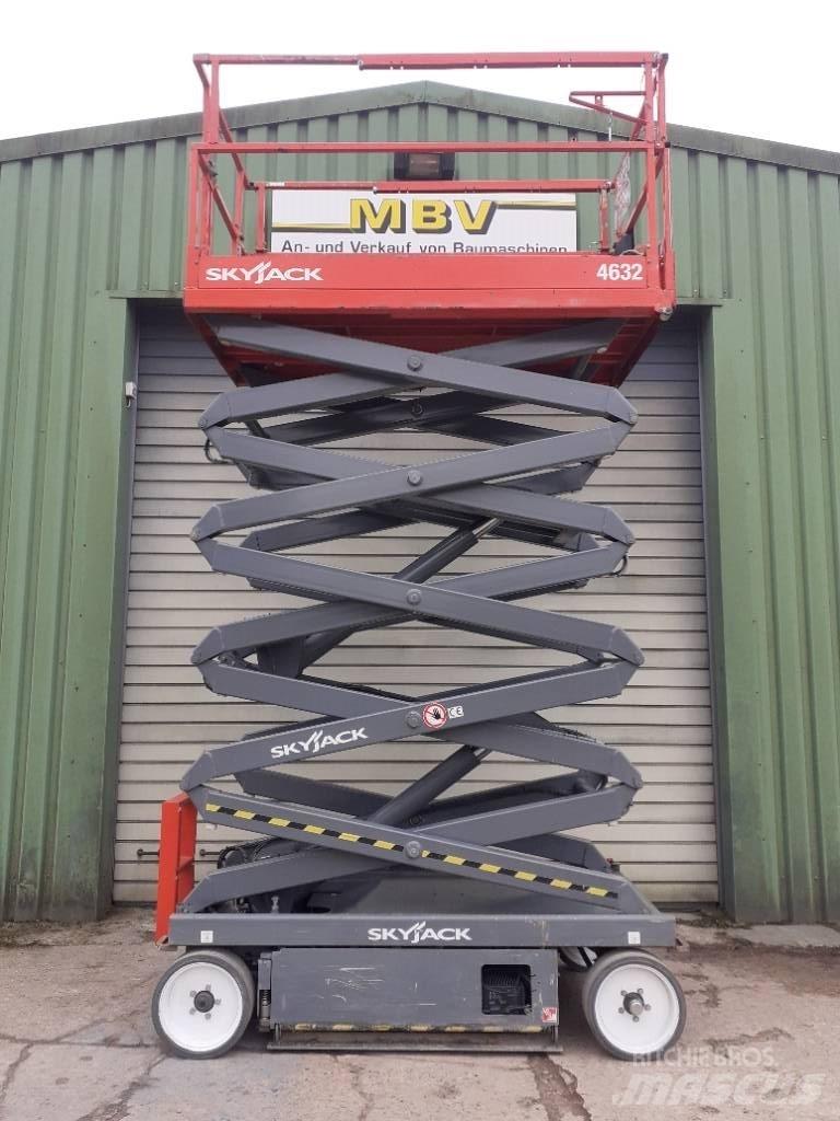 SkyJack SJ III 4632 Ножничные подъемники