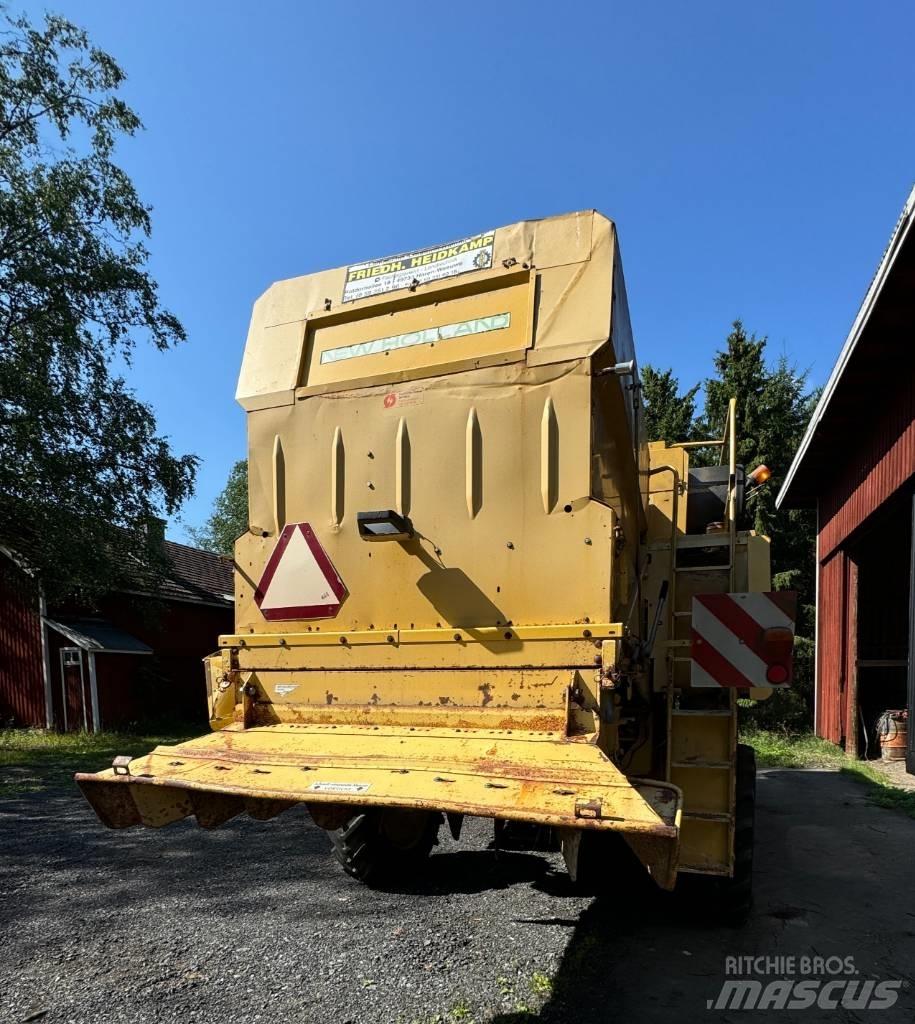 New Holland TX 34 Зерноуборочные комбайны