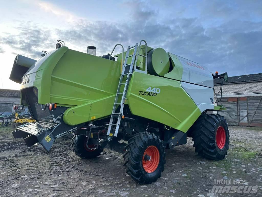 CLAAS Tucano 440 Зерноуборочные комбайны