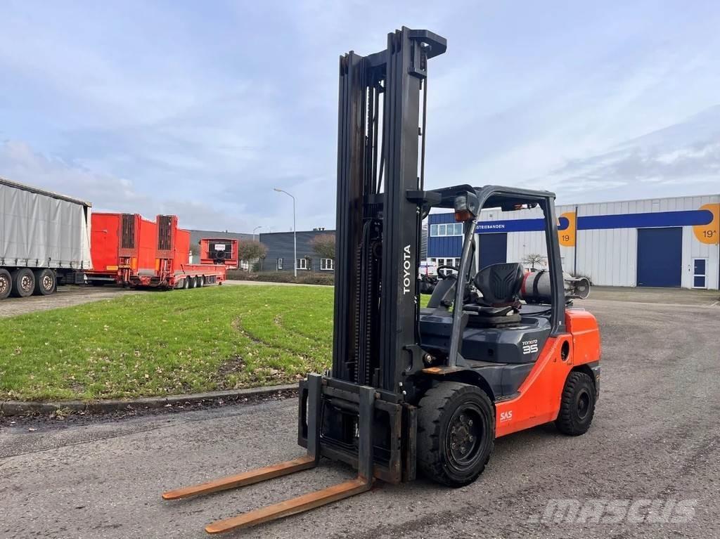 Toyota 02-8FGJ35 Газовые погрузчики