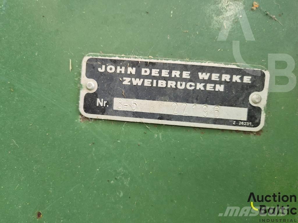John Deere 935 Зерноуборочные комбайны
