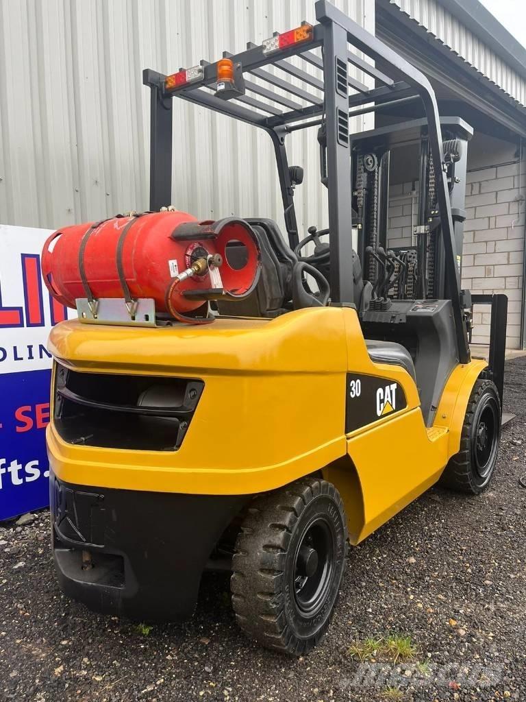 CAT GP30NT Газовые погрузчики