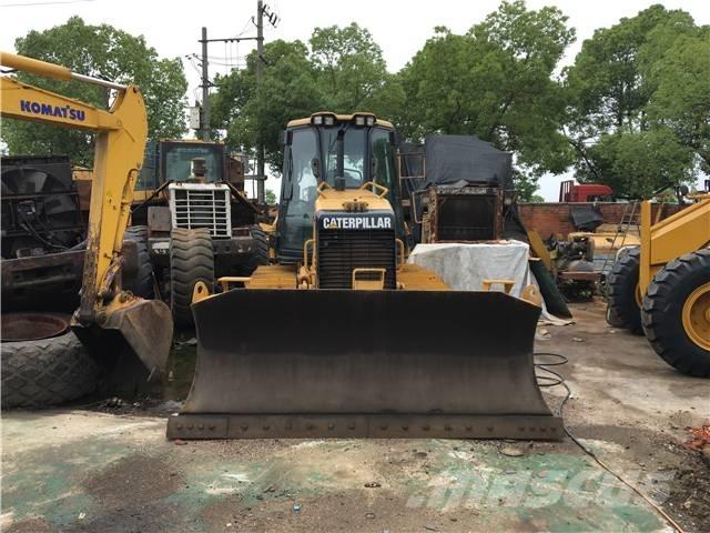 CAT D5K Гусеничные бульдозеры