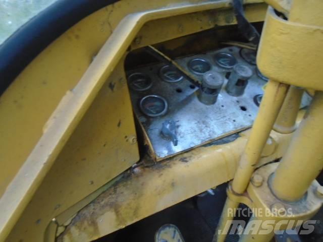 CAT 966 Фронтальные погрузчики