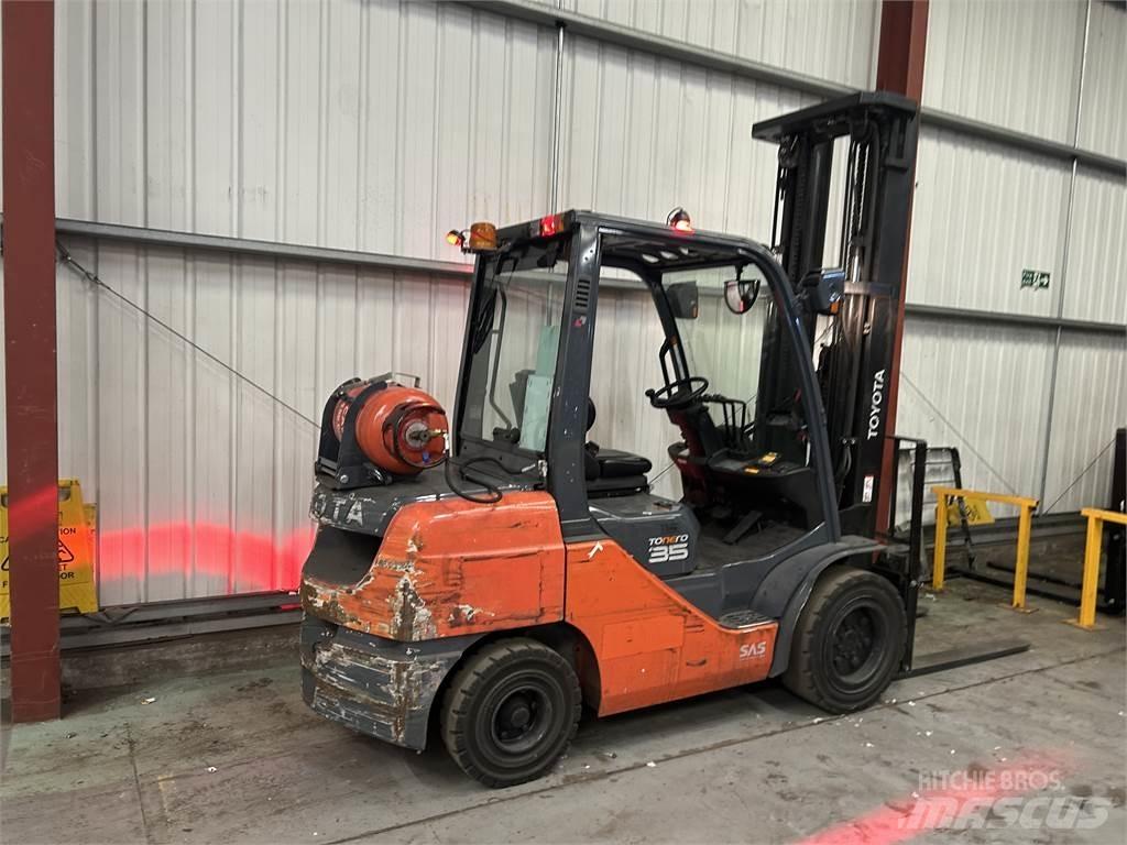 Toyota 02-8FGJF35 Газовые погрузчики