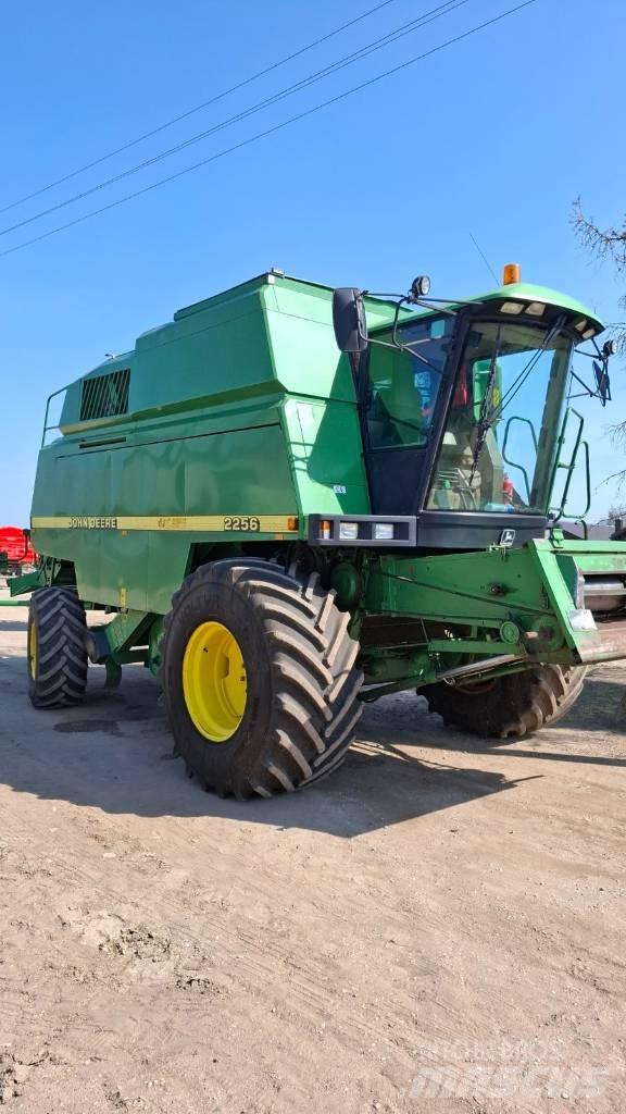 John Deere 2256 Зерноуборочные комбайны