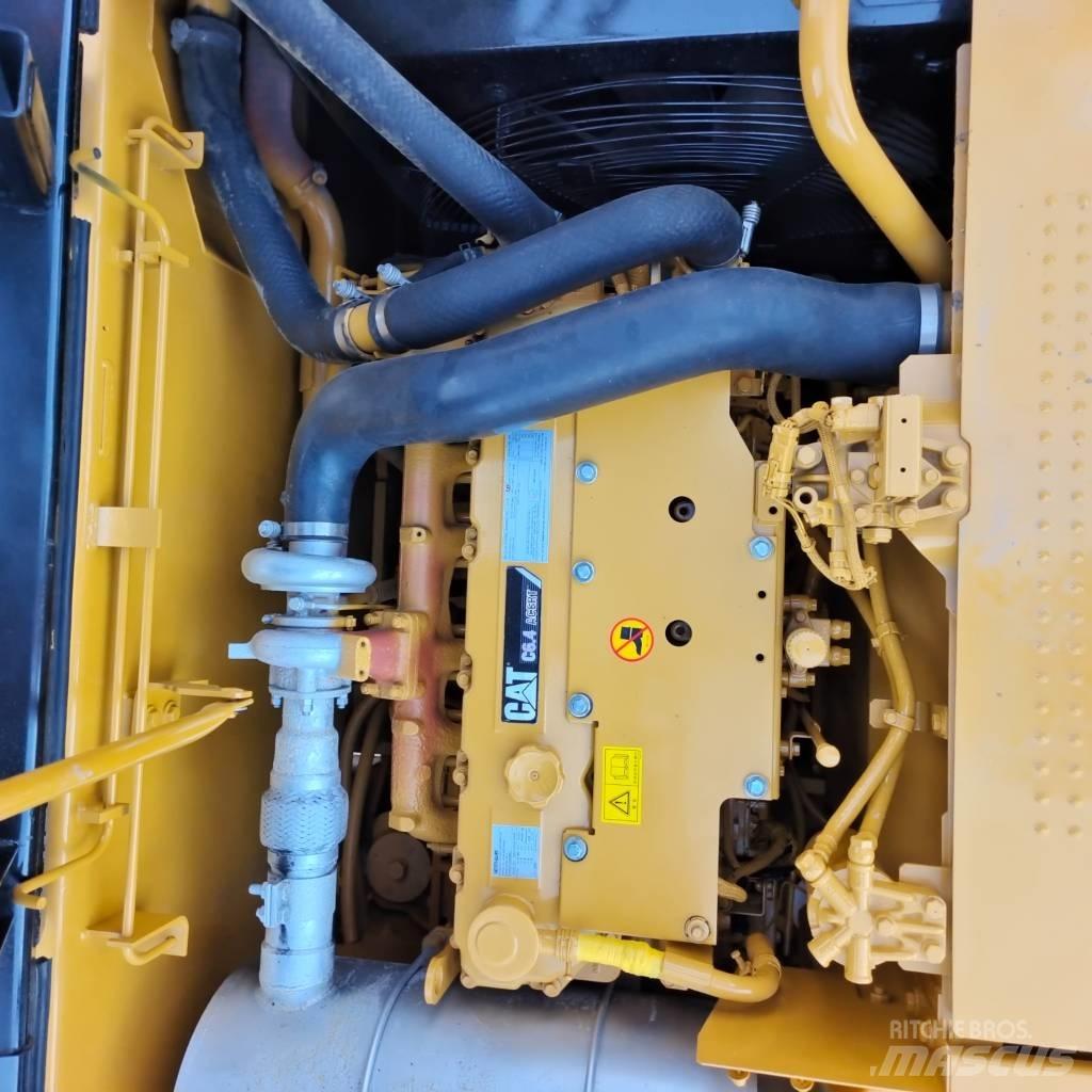 CAT 320 D2L Гусеничные экскаваторы
