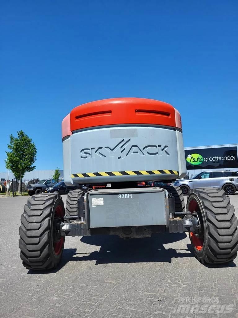 SkyJack SJ 46AJ Коленчатые подъемники