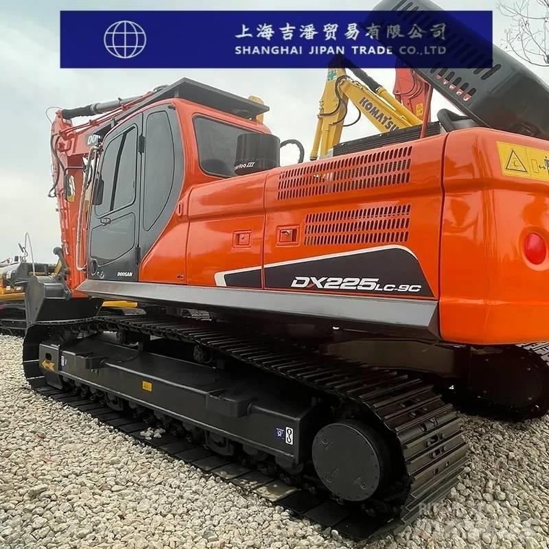 Doosan DX 225 Гусеничные экскаваторы