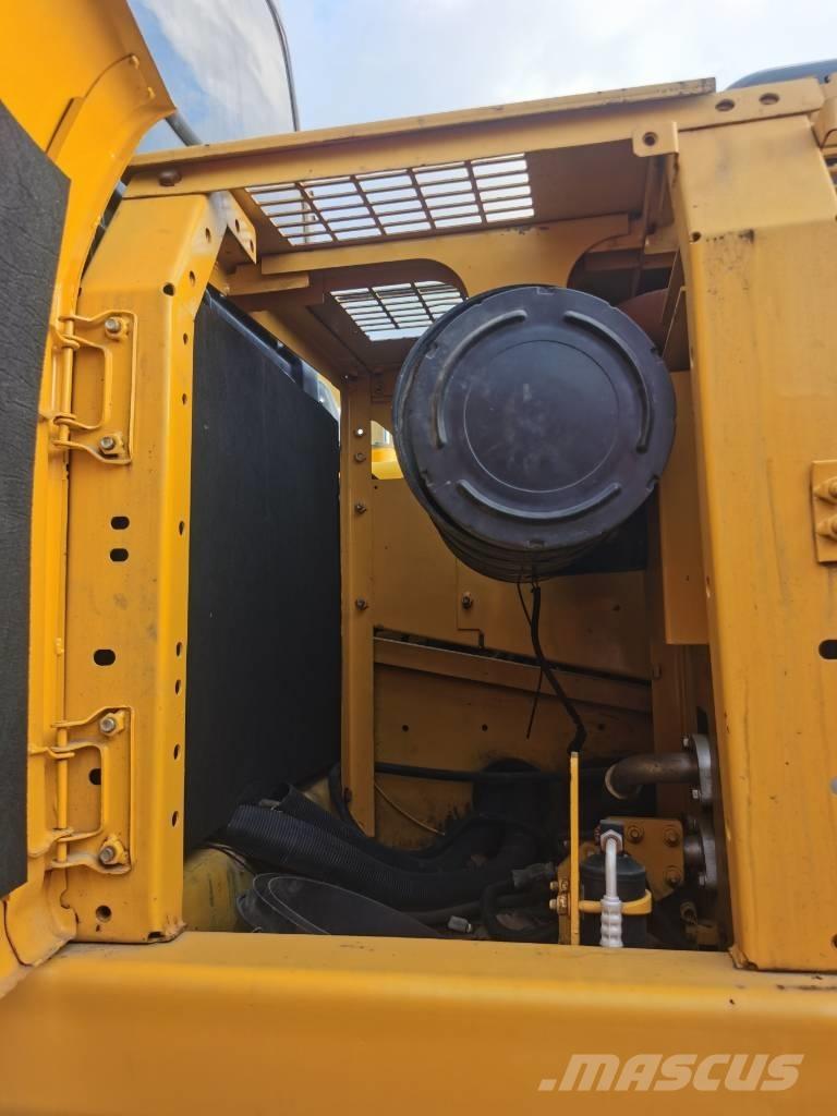 Komatsu PC 220-7 Гусеничные экскаваторы