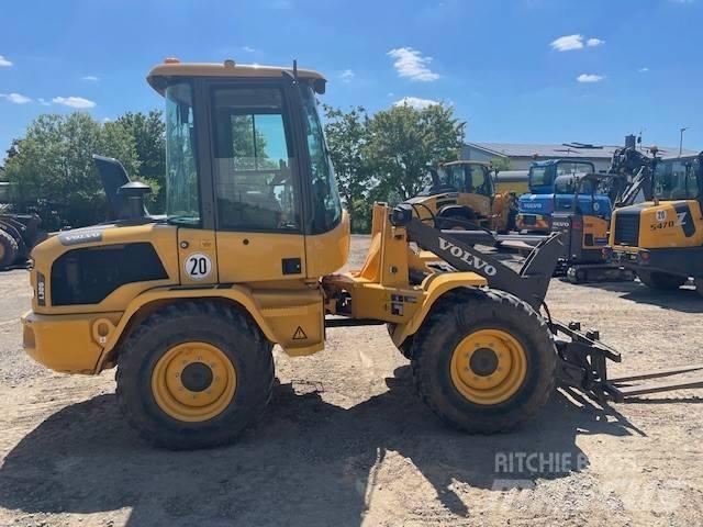 Volvo L 30 G Фронтальные погрузчики