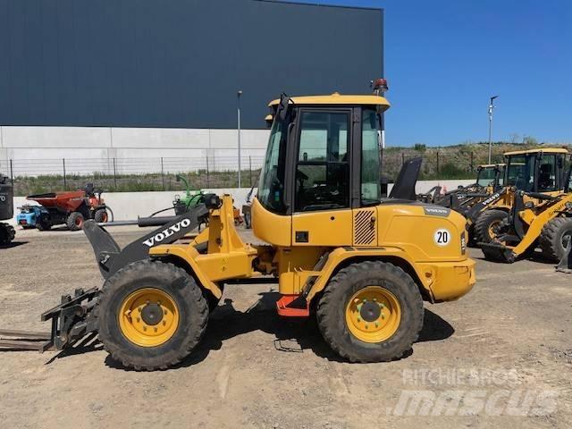 Volvo L 30 G Фронтальные погрузчики