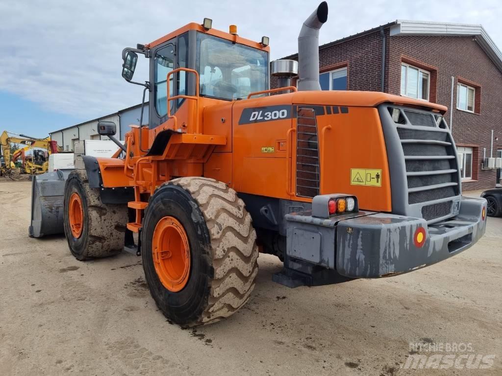 Doosan DL 300 Фронтальные погрузчики