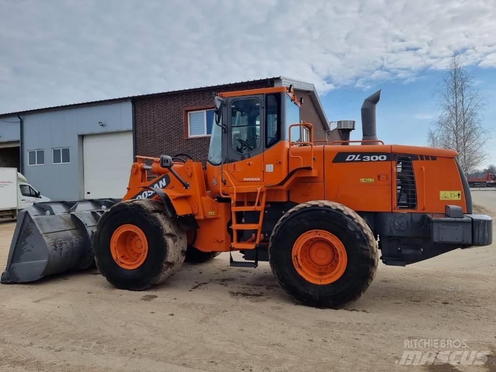 Doosan DL 300 Фронтальные погрузчики