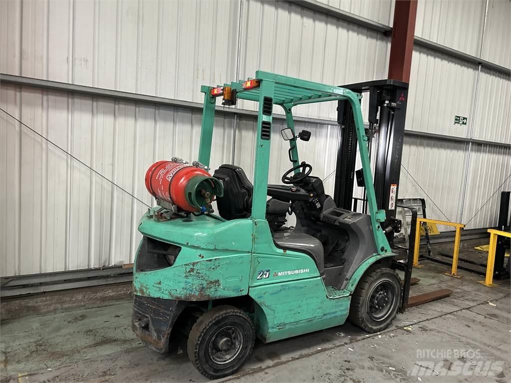 Mitsubishi FG25NT Газовые погрузчики