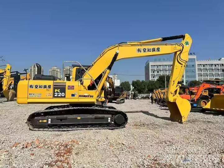 Komatsu PC 220 Гусеничные экскаваторы