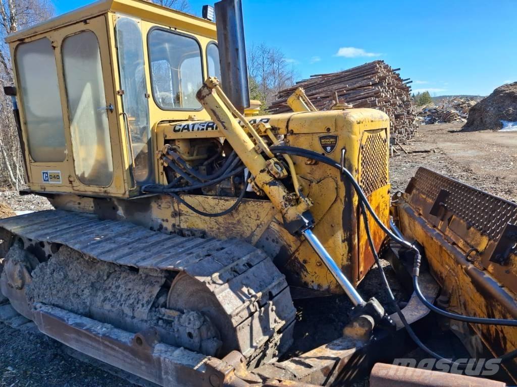 CAT D 4 D Гусеничные бульдозеры