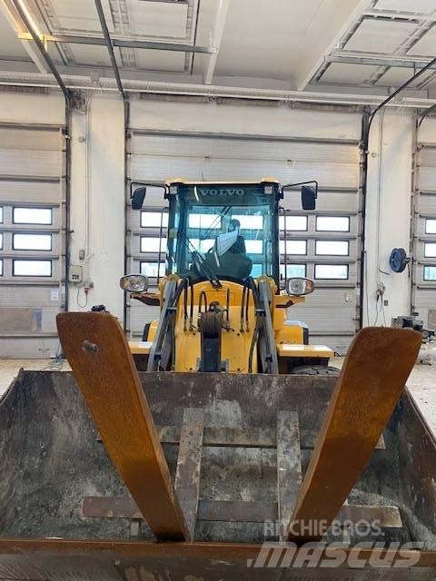 Volvo L 30 G Фронтальные погрузчики