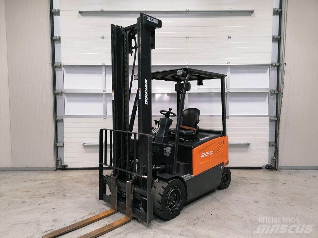 Doosan B25X-7 Электропогрузчики