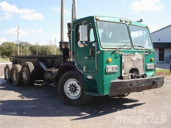 Peterbilt 320 Шасси с кабиной