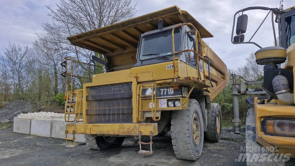CAT 771D Карьерные самосвалы