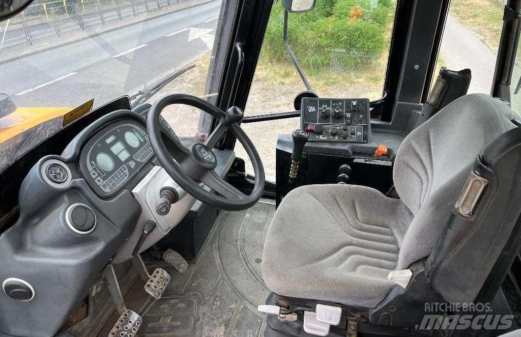 JCB Fastrac 3200 Трактора