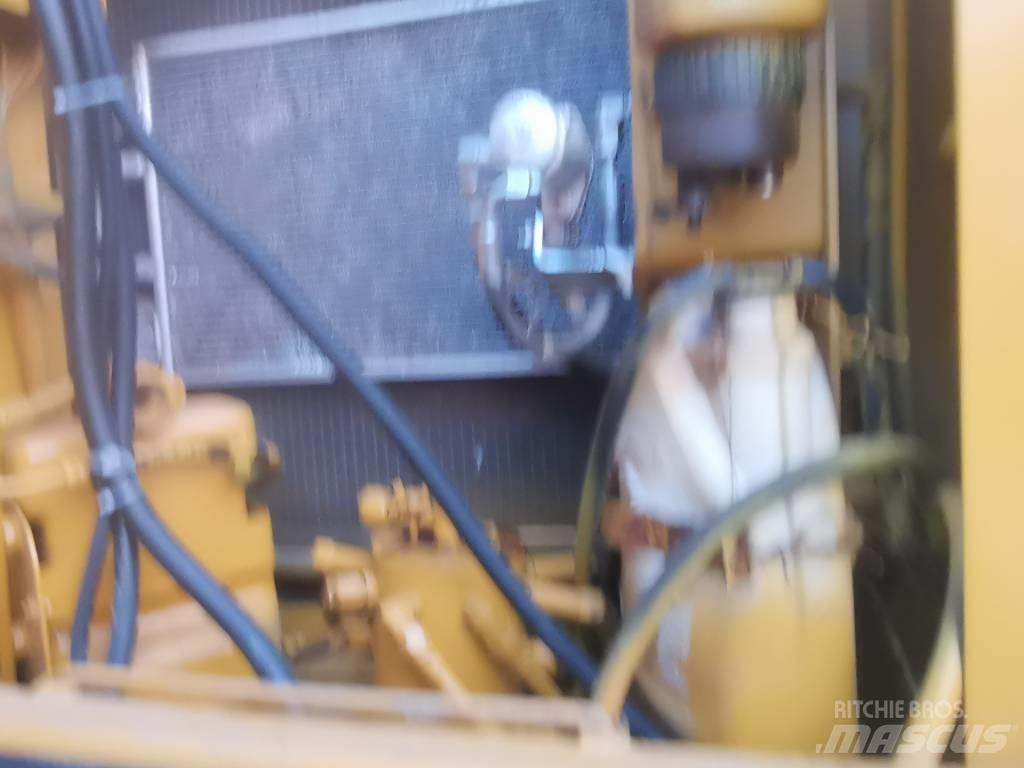 CAT 330 D Гусеничные экскаваторы