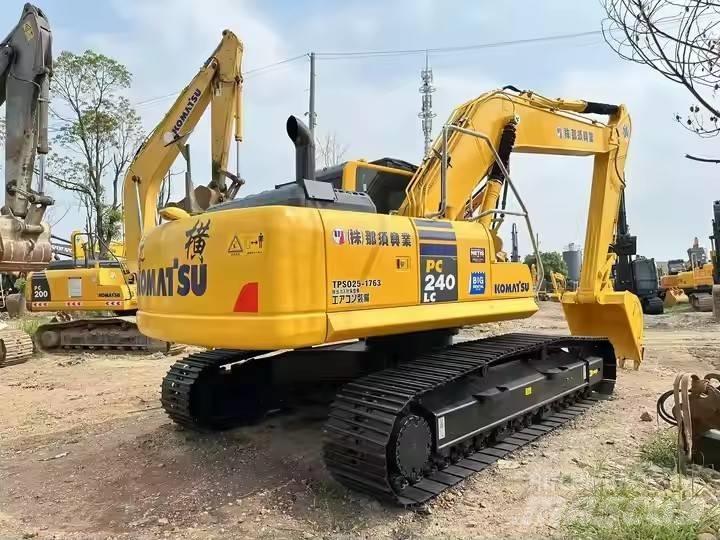 Komatsu PC240 Гусеничные экскаваторы