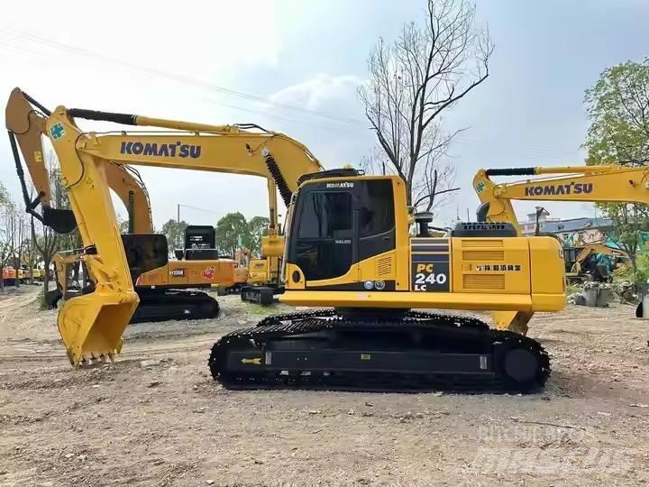 Komatsu PC240 Гусеничные экскаваторы