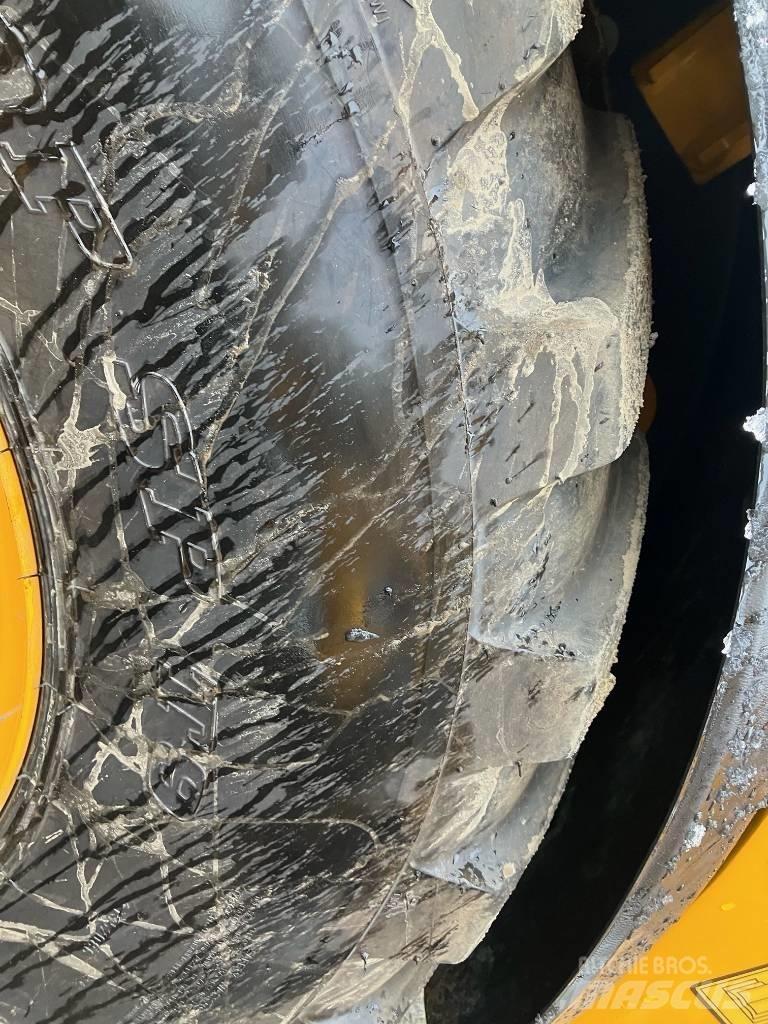 JCB 409 Фронтальные погрузчики