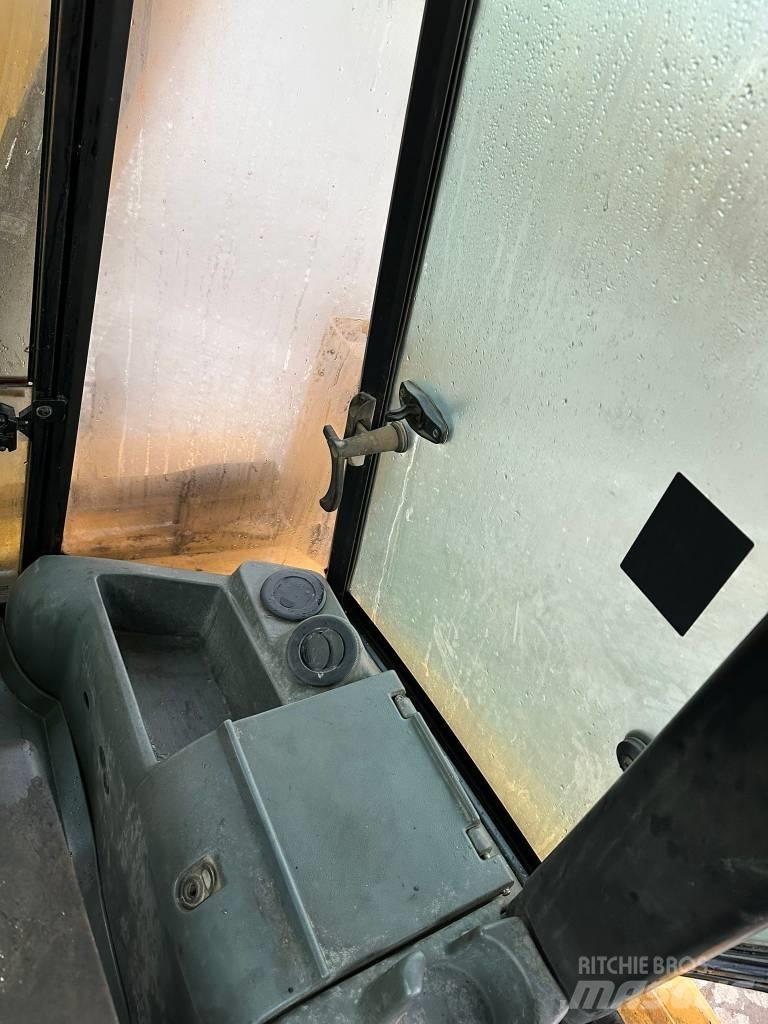 CAT 428D Экскаваторы-погрузчики