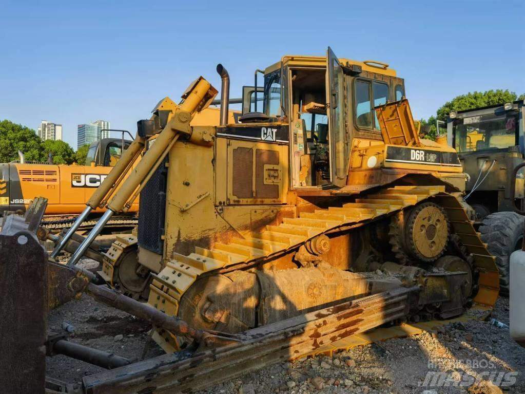 CAT D 6 R Гусеничные бульдозеры