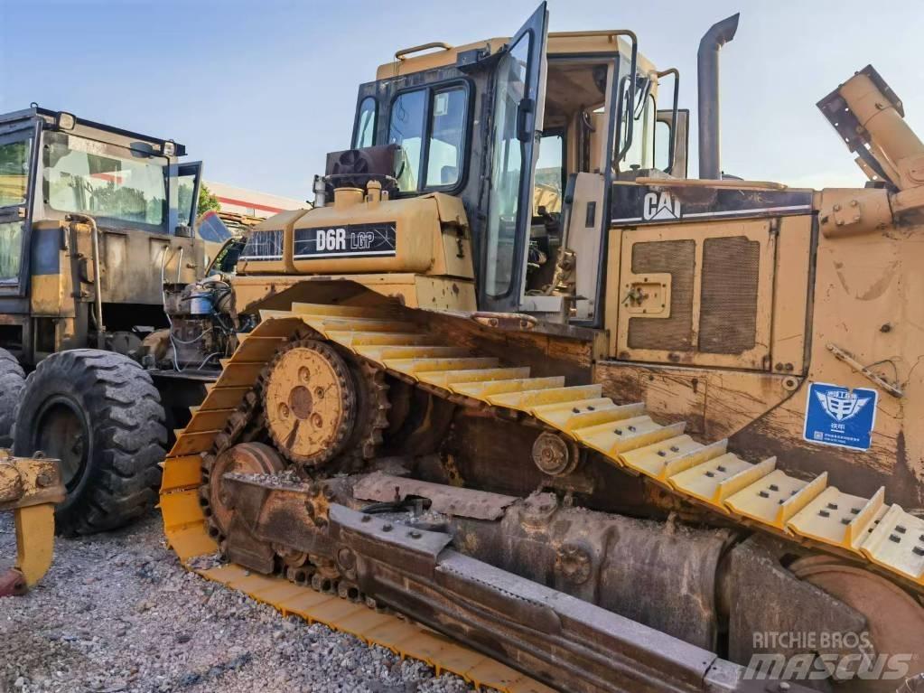 CAT D 6 R Гусеничные бульдозеры
