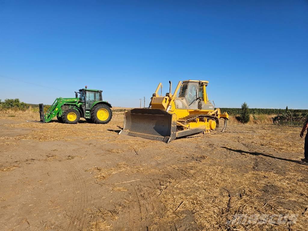 Komatsu D 65 EX 12 Гусеничные бульдозеры