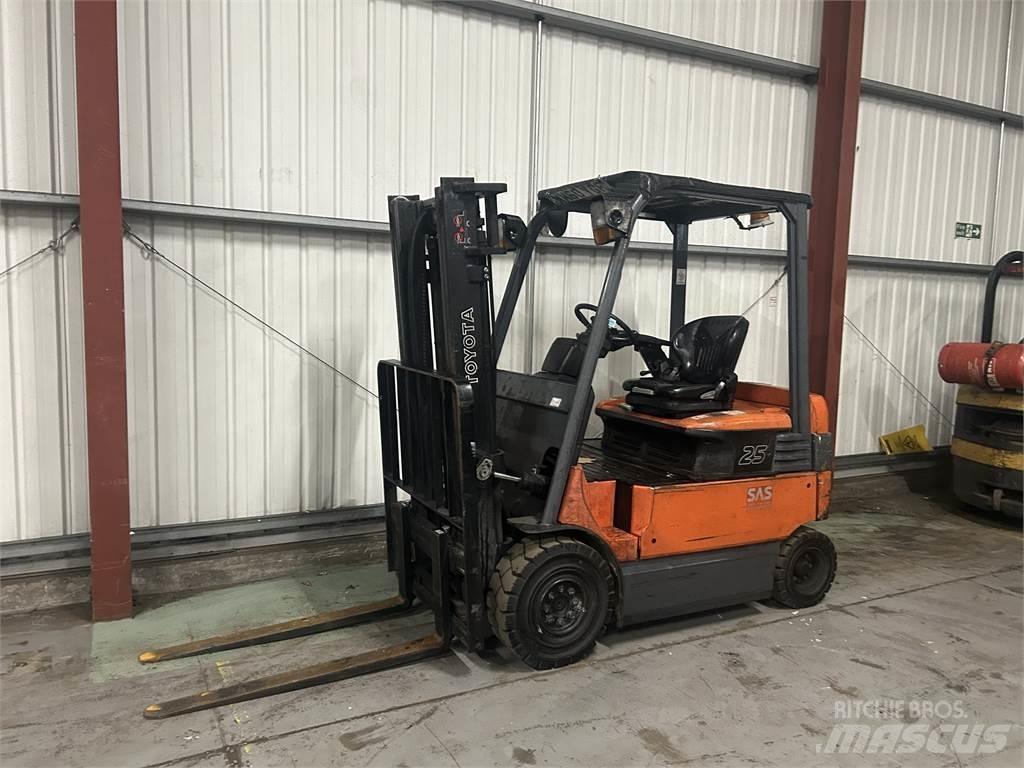 Toyota 7FBMF25 Электропогрузчики