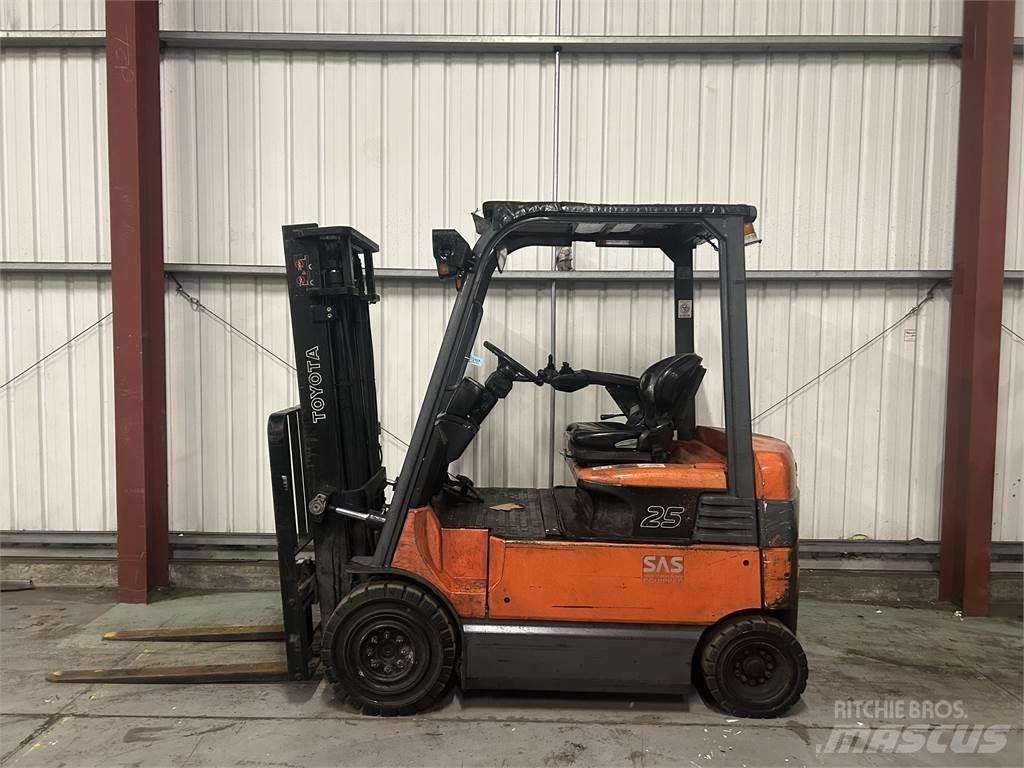 Toyota 7FBMF25 Электропогрузчики