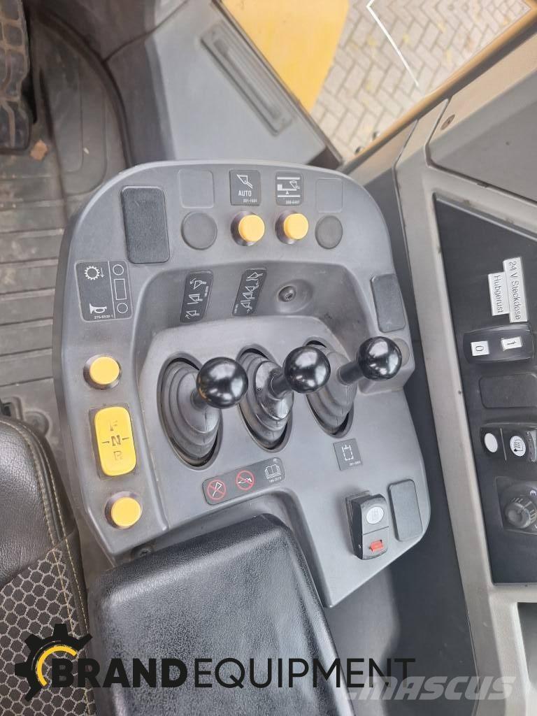 CAT 950M Фронтальные погрузчики