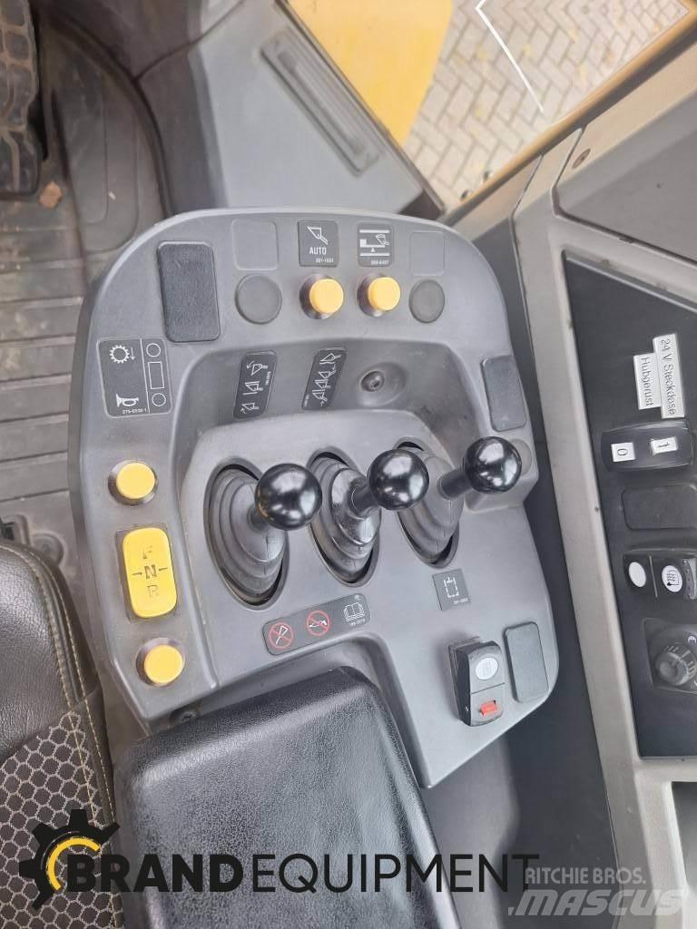 CAT 950M Фронтальные погрузчики