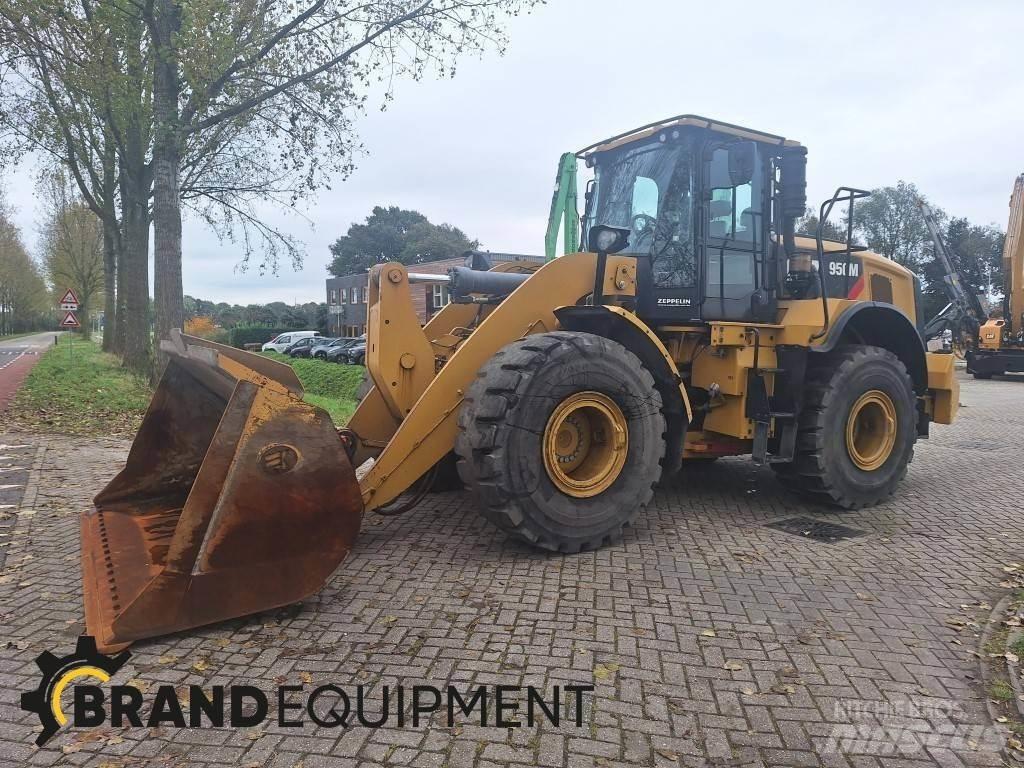 CAT 950M Фронтальные погрузчики
