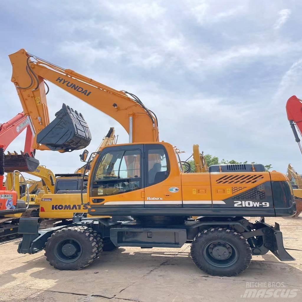 Hyundai R210W-9 Колёсные экскаваторы