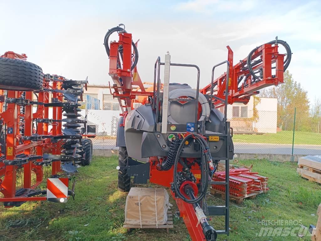 Kuhns Mfg LEXIS Прицепные опрыскиватели