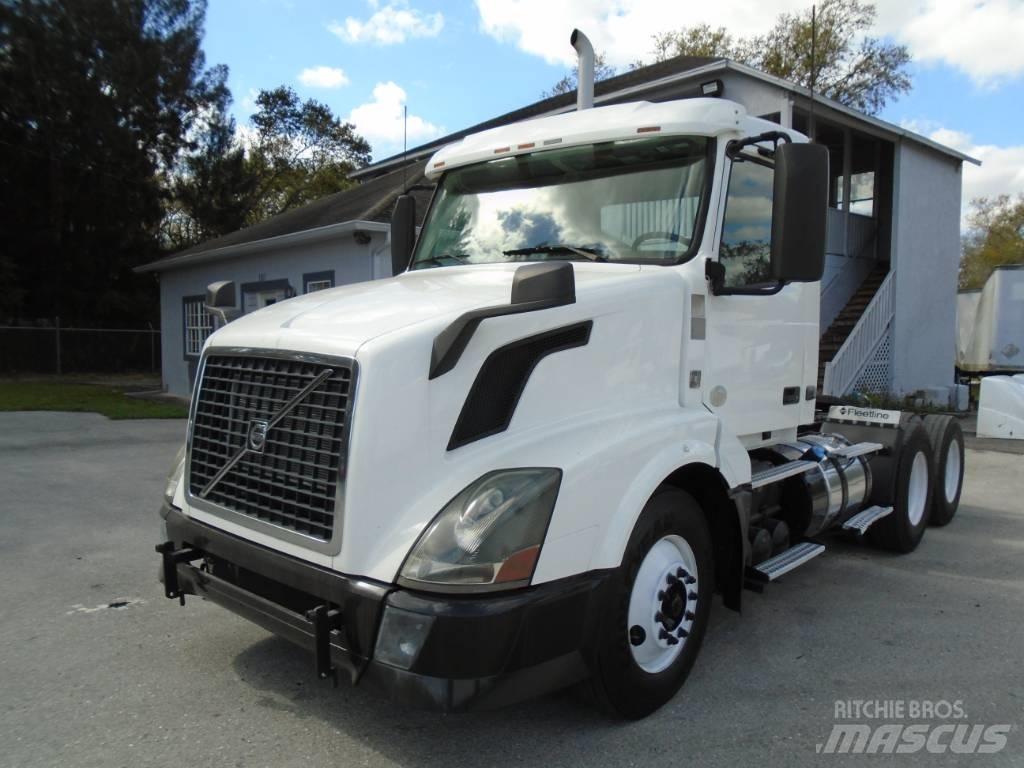 Volvo VNL 64 300 Седельные тягачи