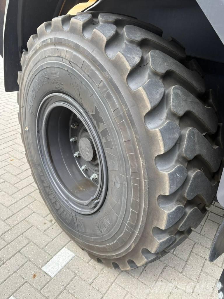 CASE 721G Фронтальные погрузчики