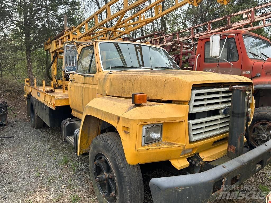 Ford F 700 Грузовики-платформы/боковая разгрузка