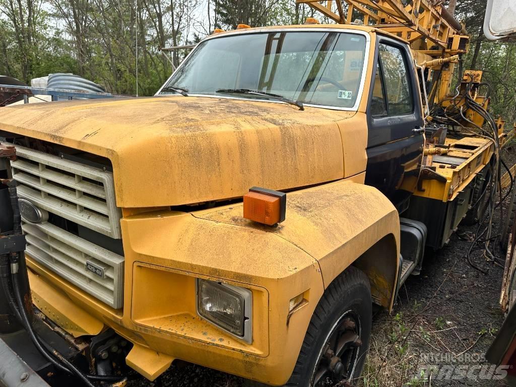 Ford F 700 Грузовики-платформы/боковая разгрузка