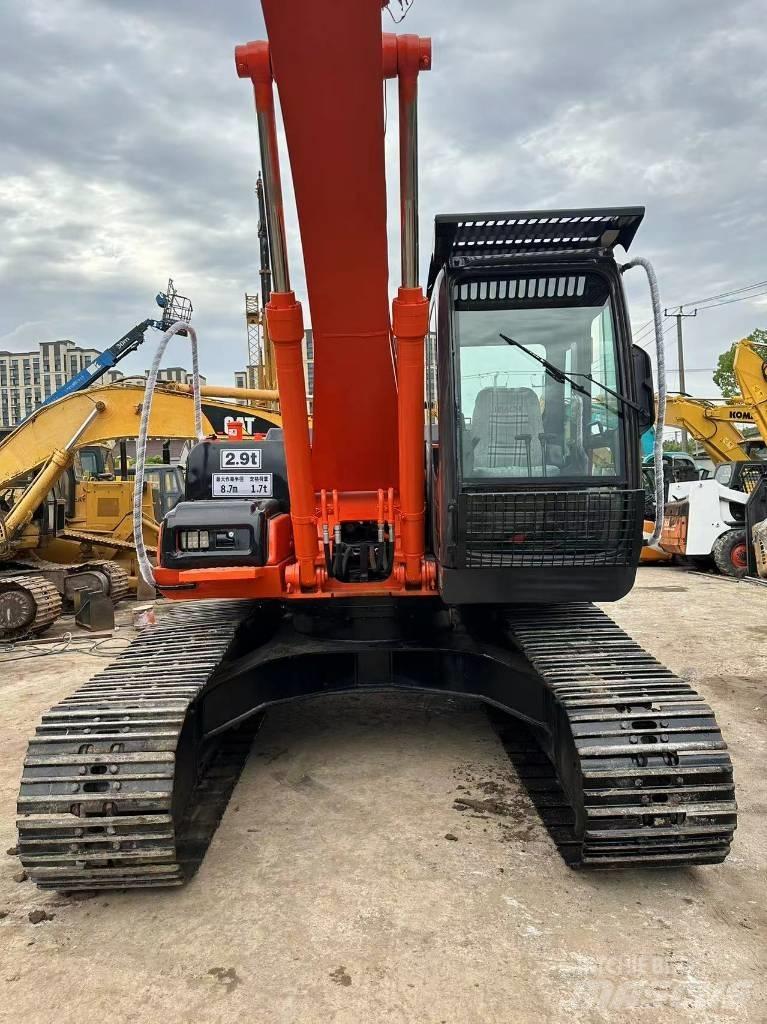 Hitachi ZX 200 Гусеничные экскаваторы