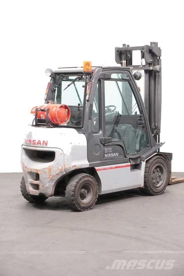 Nissan UGD02 A 32 PQ Газовые погрузчики