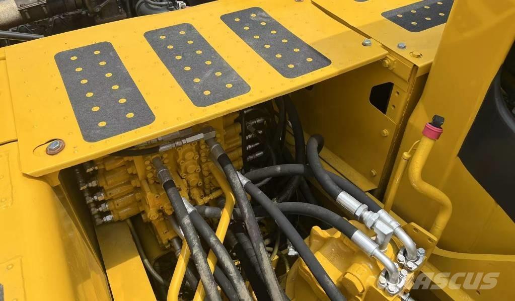 Komatsu PC200-7 Гусеничные экскаваторы