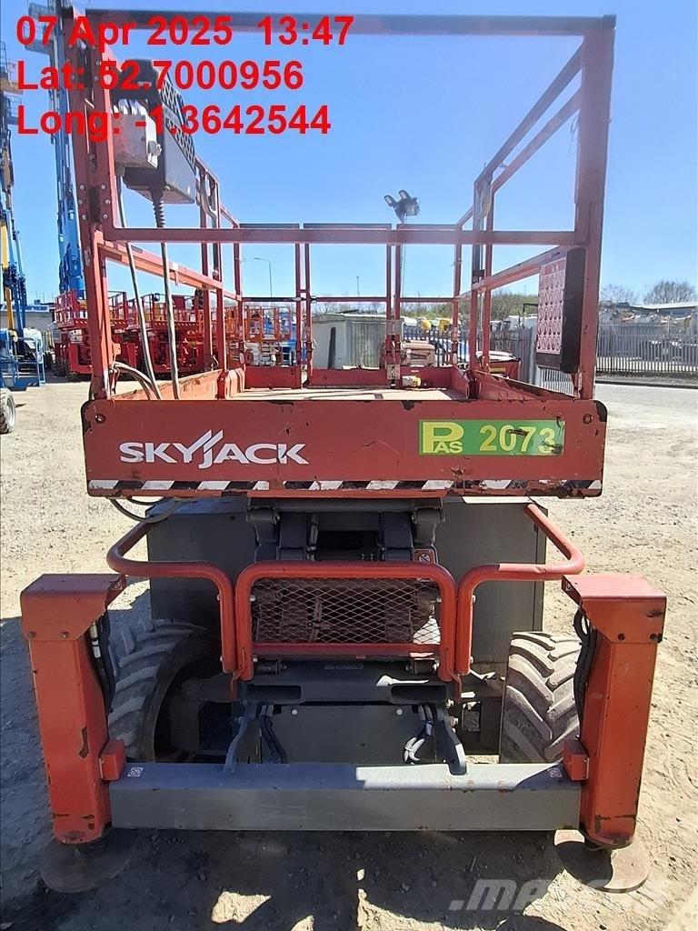 SkyJack SJ 6832 RT Ножничные подъемники