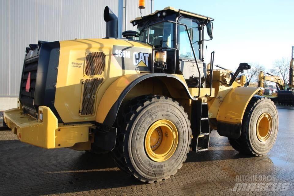 CAT 966M Фронтальные погрузчики